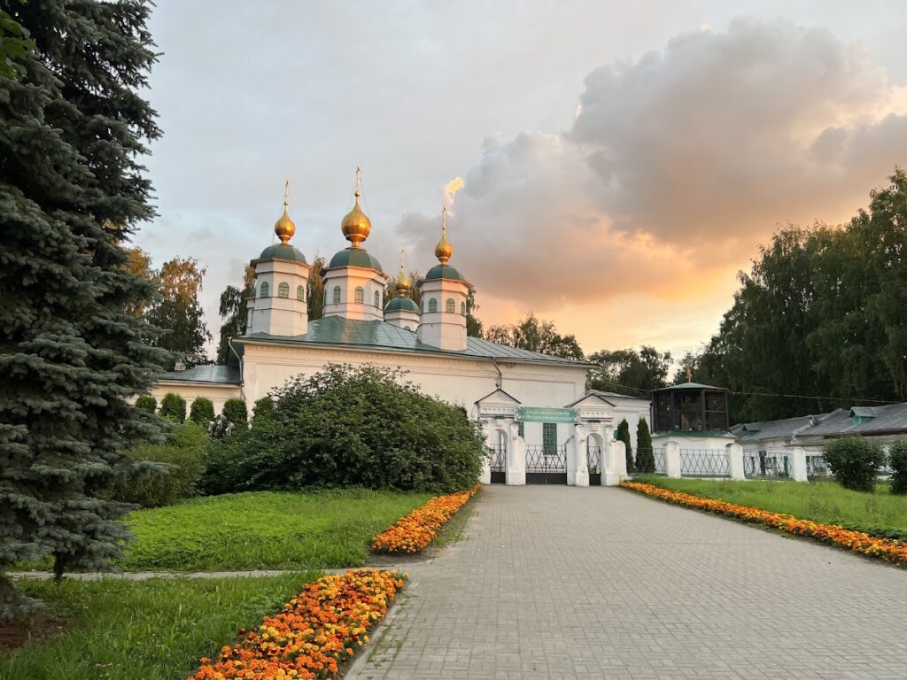 Cherepovets Resurrection Monastery: An Orthodox Monastic Center in Russia 1 Cherepovets Resurrection Monastery