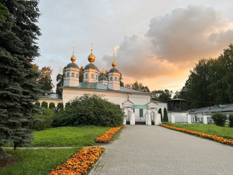 Cherepovets Resurrection Monastery: An Orthodox Monastic Center in Russia