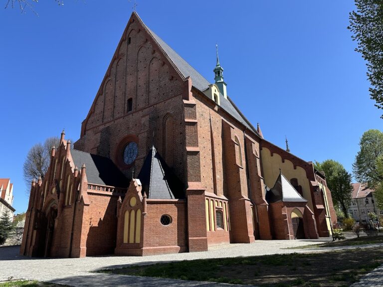 Saint Anne Church: A Gothic Parish Church in Ząbkowice Śląskie, Poland
