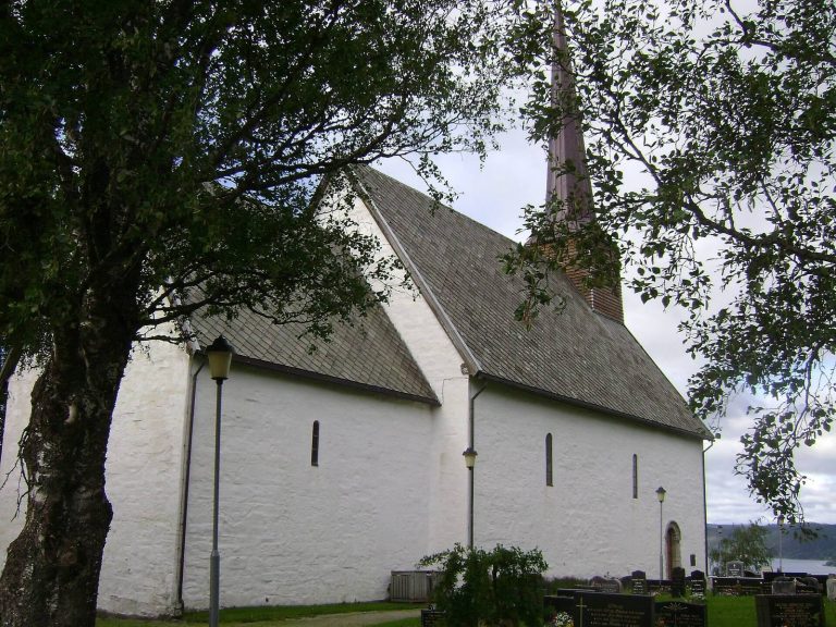 Mære Church: A Romanesque Medieval Parish Church in Norway