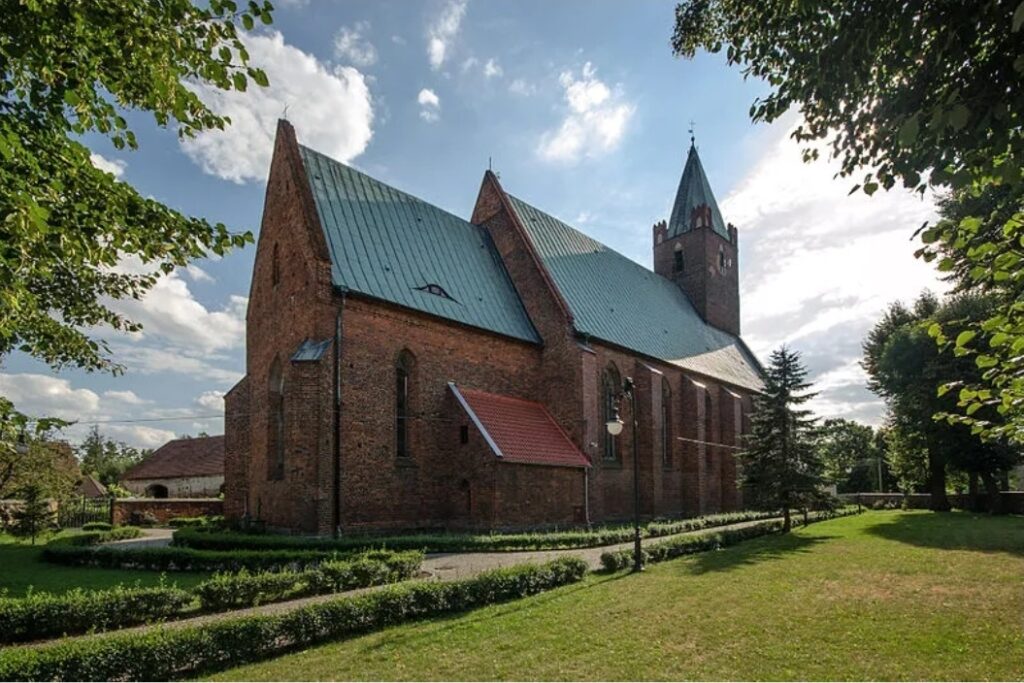 Saint James the Greater Church in Małujowice: A Gothic Parish Church in Poland 2 Saint James the Greater church in Małujowice
