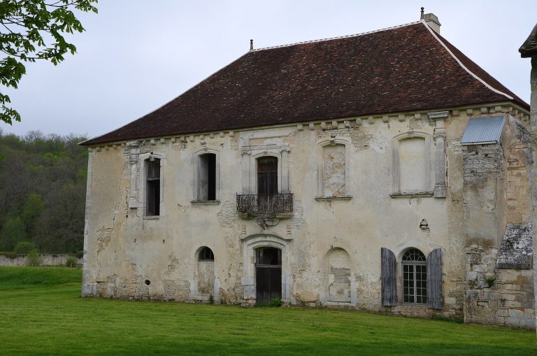 Abbaye Notre-Dame de Quincy: A Cistercian Abbey in France