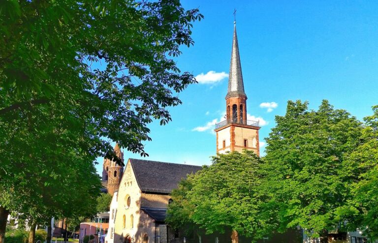 Protestant Magnus Church, Worms: A Historic Lutheran Parish Church