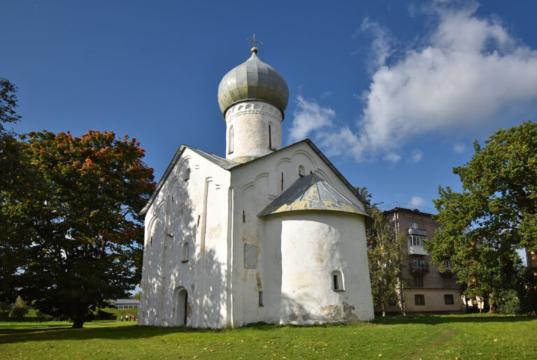 Church of the Twelve Apostles on Propastyakh: An Orthodox Church in Veliky Novgorod