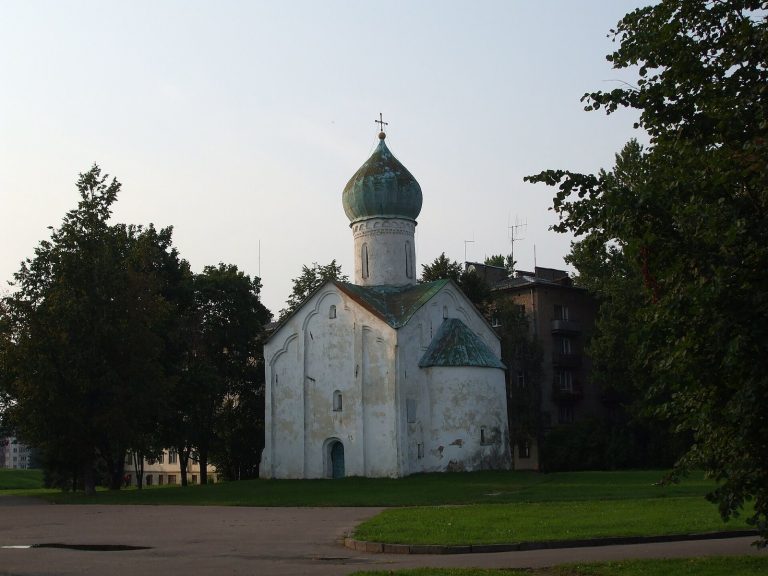 Church of the Twelve Apostles on Propastyakh: An Orthodox Church in Veliky Novgorod