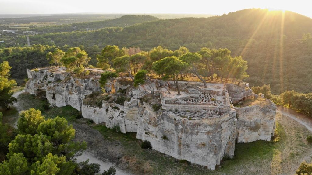 Abbey of Saint-Roman: A Troglodytic Monastery at Beaucaire 1 Abbey of Saint-Roman