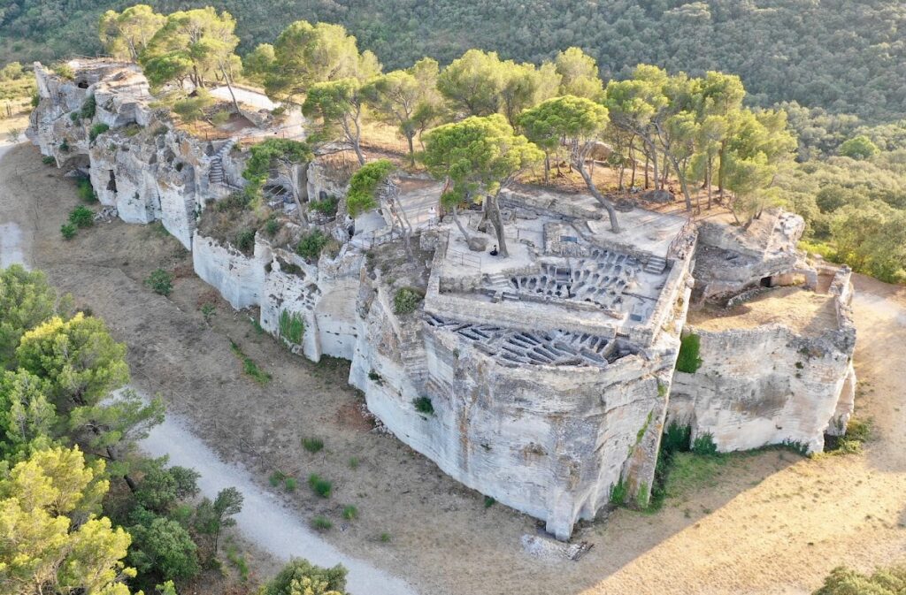 Abbey of Saint-Roman: A Troglodytic Monastery at Beaucaire 4 Abbey of Saint-Roman