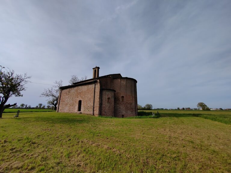 Pieve di San Genesio: A Romanesque Rural Parish Church in Italy