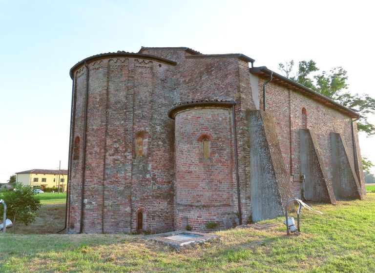 Pieve di San Genesio: A Romanesque Rural Parish Church in Italy