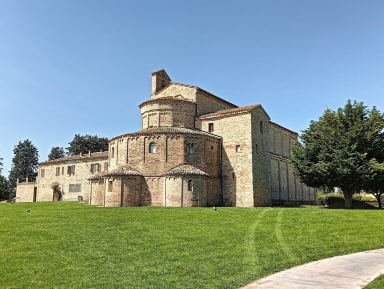 Church of Santissima Annunziata: A Romanesque Parish Church in Montecosaro
