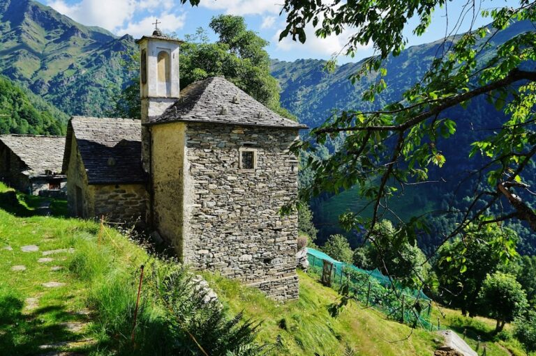 Oratorio di San Lorenzo all’alpe Seccio: A Romanesque Mountain Oratory in Italy