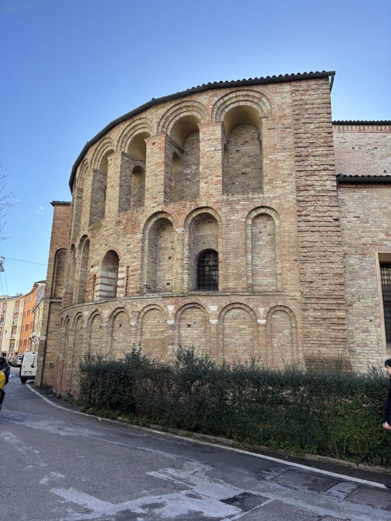 Santa Sofia: A Romanesque Church in Padua 2 Santa Sofia