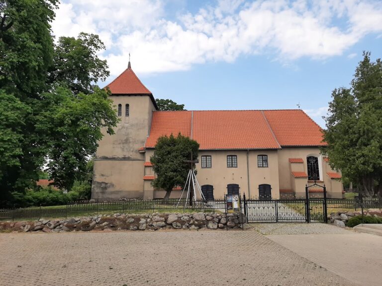 Our Lady of the Scapular church in Rodnowo in Poland: A medieval parish church