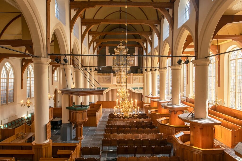 Walloon Church, Amsterdam: A French Reformed Church in a Medieval Chapel 3 Walloon Church, Amsterdam
