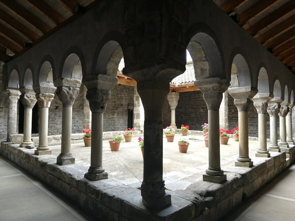Sant Pere de Casserres: A Romanesque Benedictine Monastery in Catalonia 5 Sant Pere de Casserres