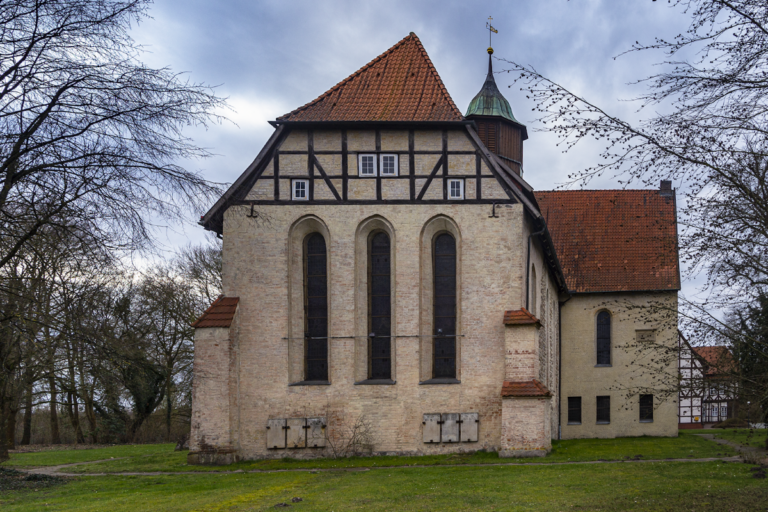 Klosterkirche Oldenstadt: A Romanesque Benedictine Monastery Church in Germany