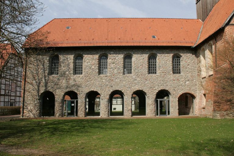 Klosterkirche Oldenstadt: A Romanesque Benedictine Monastery Church in Germany