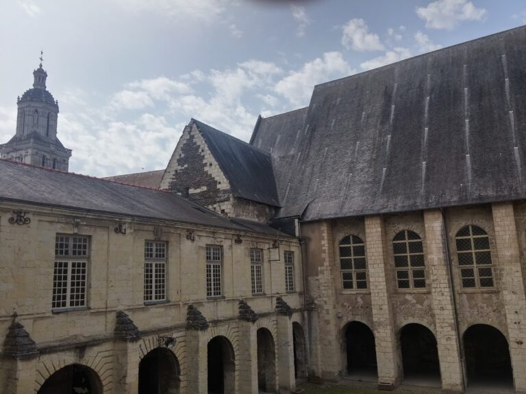 Abbaye du Ronceray d’Angers: A Romanesque Women’s Abbey in France