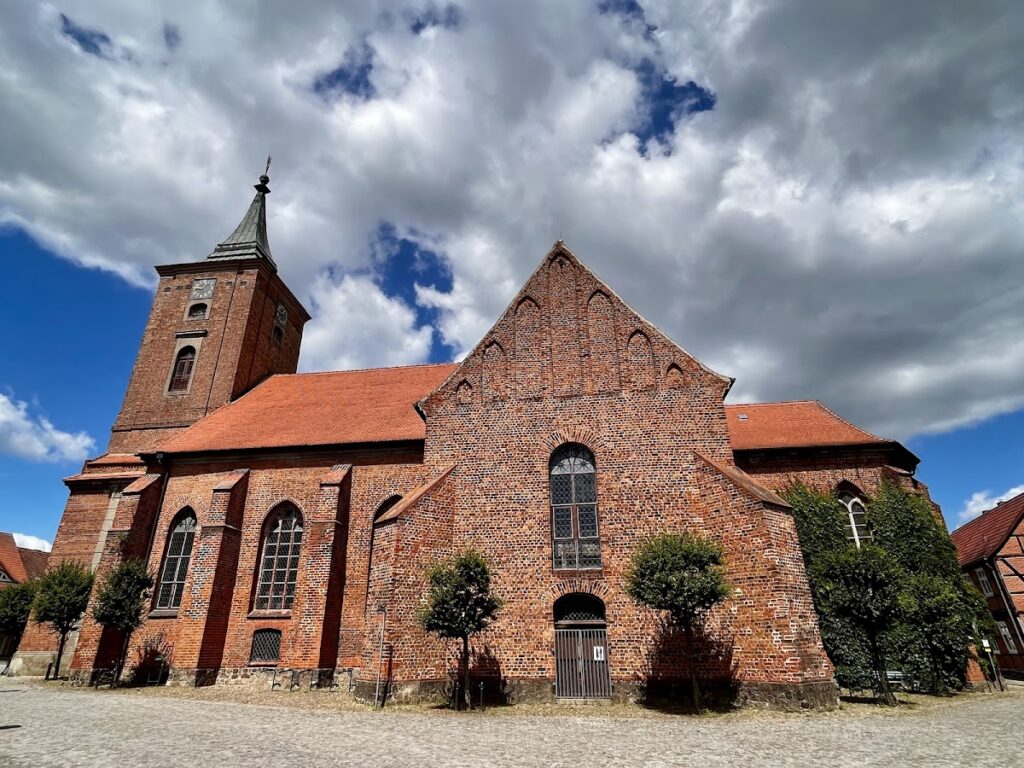 St. Katharinenkirche in Lenzen: An Evangelical Gothic Town Church 1 St. Katharinenkirche (Lenzen (Elbe))
