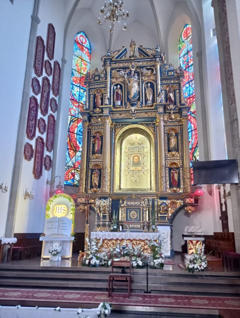 Saint Margaret of Antioch Basilica in Nowy Sącz: A Historic Collegiate Church and Sanctuary 2 Saint Margaret of Antioch Basilica in Nowy Sącz