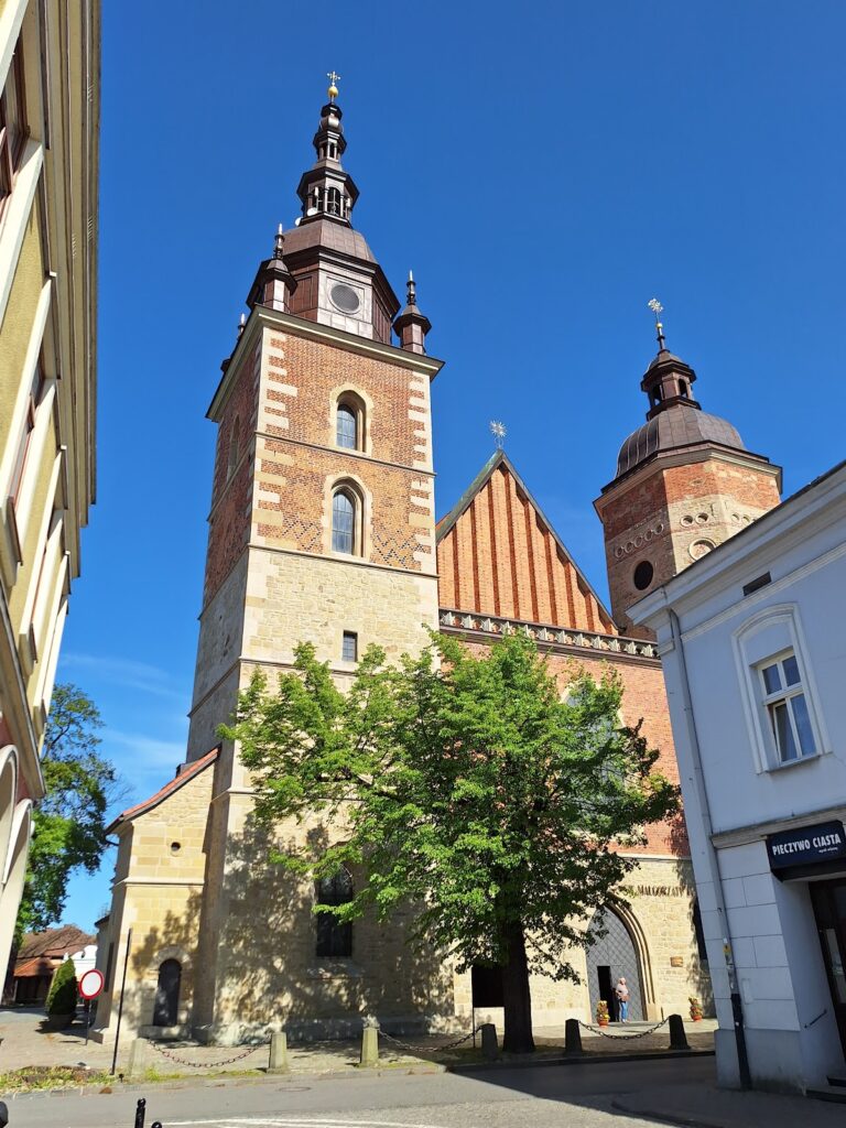 Saint Margaret of Antioch Basilica in Nowy Sącz: A Historic Collegiate Church and Sanctuary 3 Saint Margaret of Antioch Basilica in Nowy Sącz