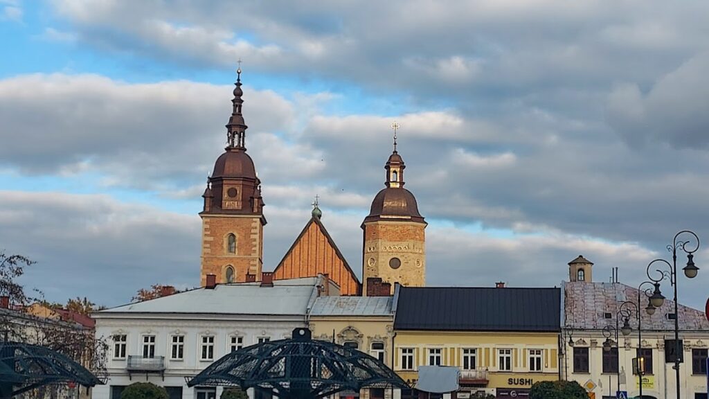 Saint Margaret of Antioch Basilica in Nowy Sącz: A Historic Collegiate Church and Sanctuary 4 Saint Margaret of Antioch Basilica in Nowy Sącz
