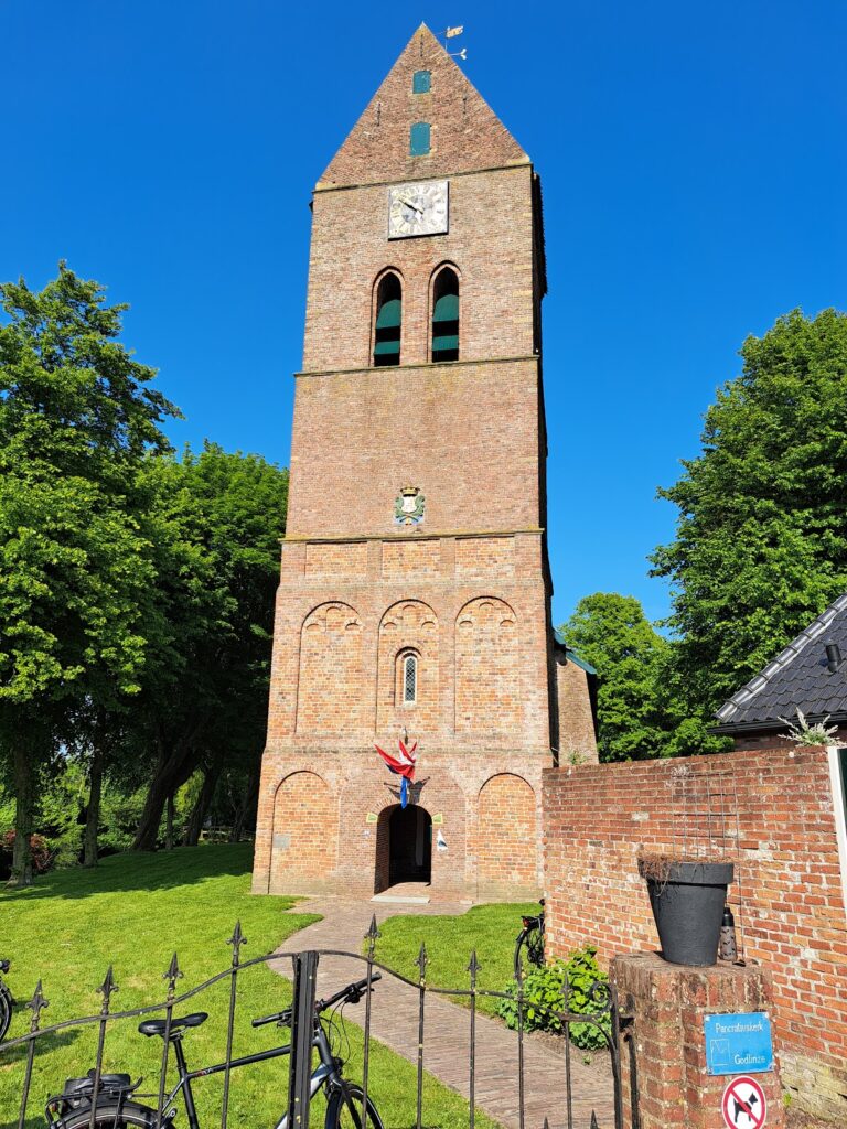 Pancratiuskerk: A Romanesque-Gothic Church in Godlinze, Netherlands 2 Pancratiuskerk