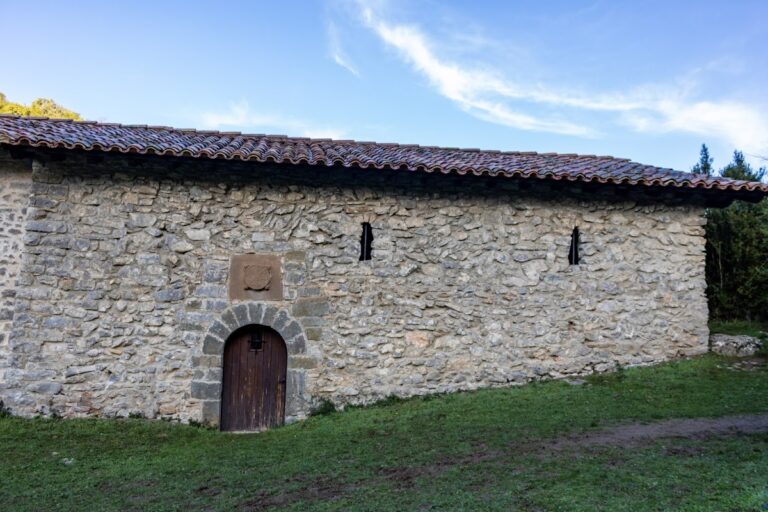 Ermita de San Pedro de Usún: A Medieval Monastic Site in Spain