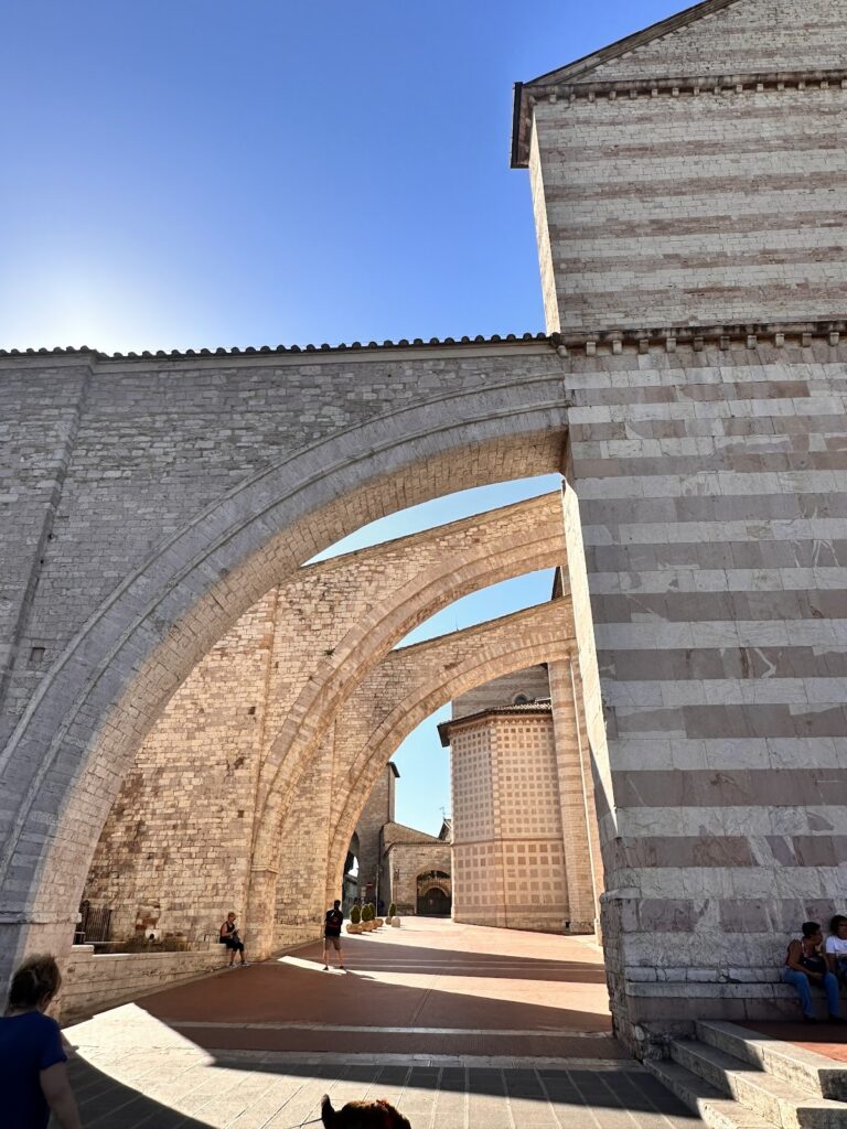 Basilica di Santa Chiara: A Gothic Basilica in Assisi, Italy 3 Basilica di Santa Chiara