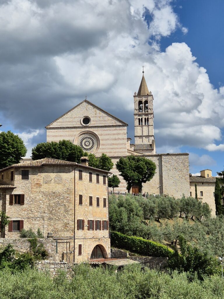 Basilica di Santa Chiara: A Gothic Basilica in Assisi, Italy 4 Basilica di Santa Chiara