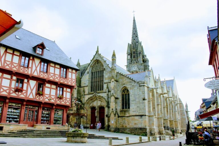Basilique Notre-Dame-du-Roncier: A Historic Minor Basilica in Josselin, France