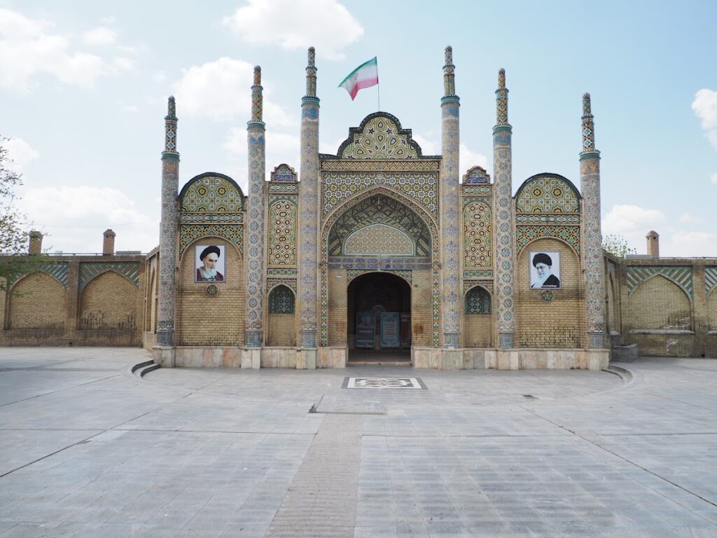 Imamzadeh Husayn: A Safavid Pilgrimage Complex in Qazvin, Iran 1 Imamzadeh Husayn