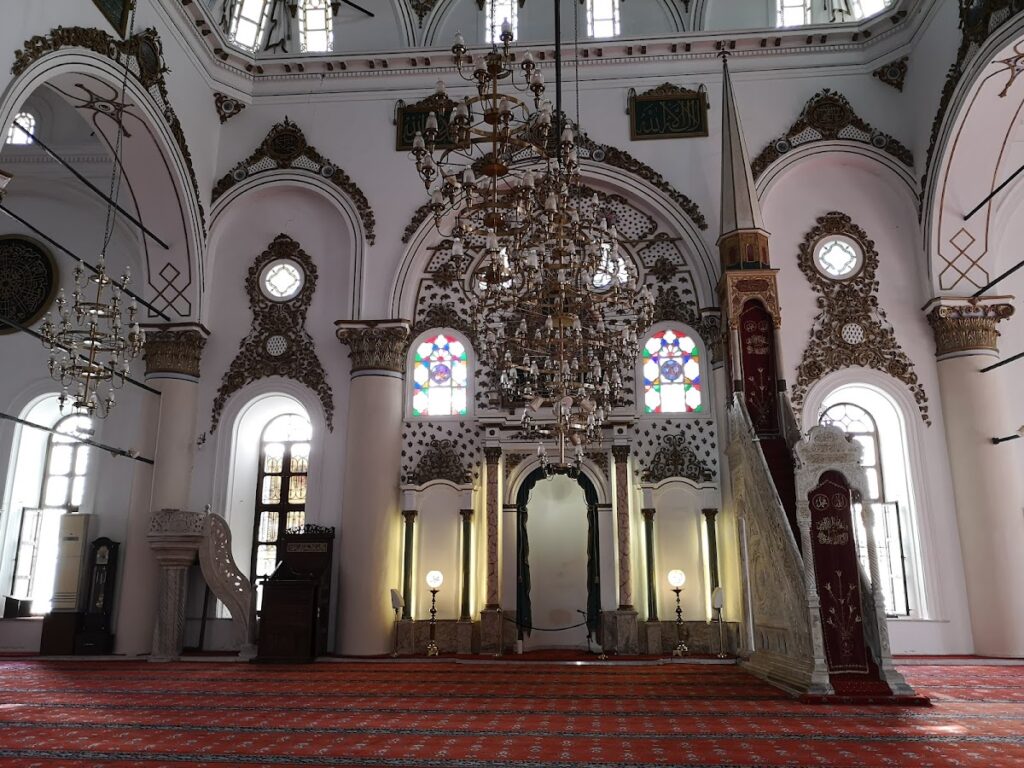 Hisar Mosque: An Ottoman Landmark in İzmir 2 Hisar Mosque