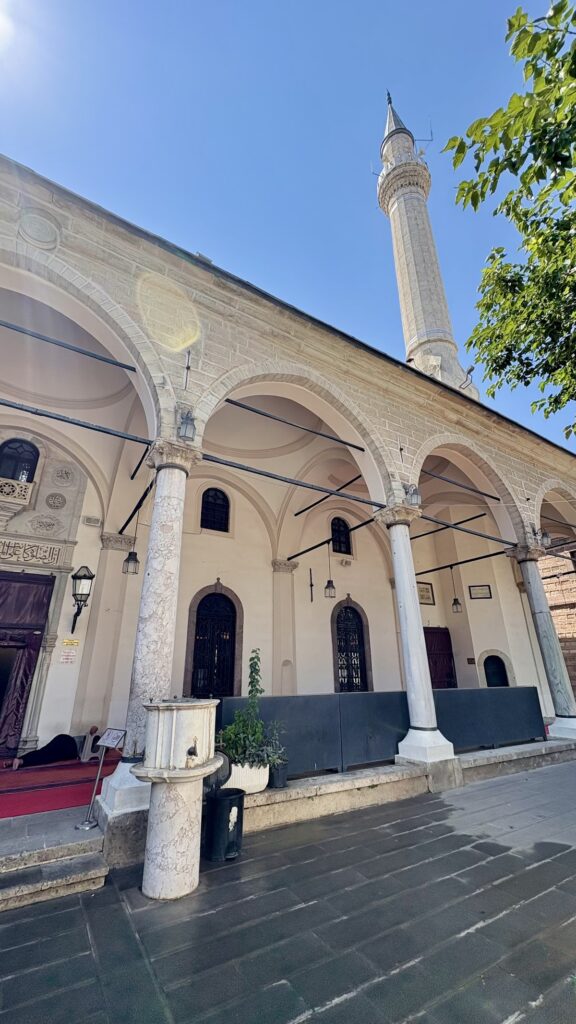 Hisar Mosque: An Ottoman Landmark in İzmir 4 Hisar Mosque