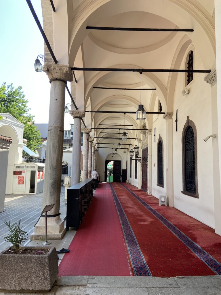 Hisar Mosque: An Ottoman Landmark in İzmir 5 Hisar Mosque