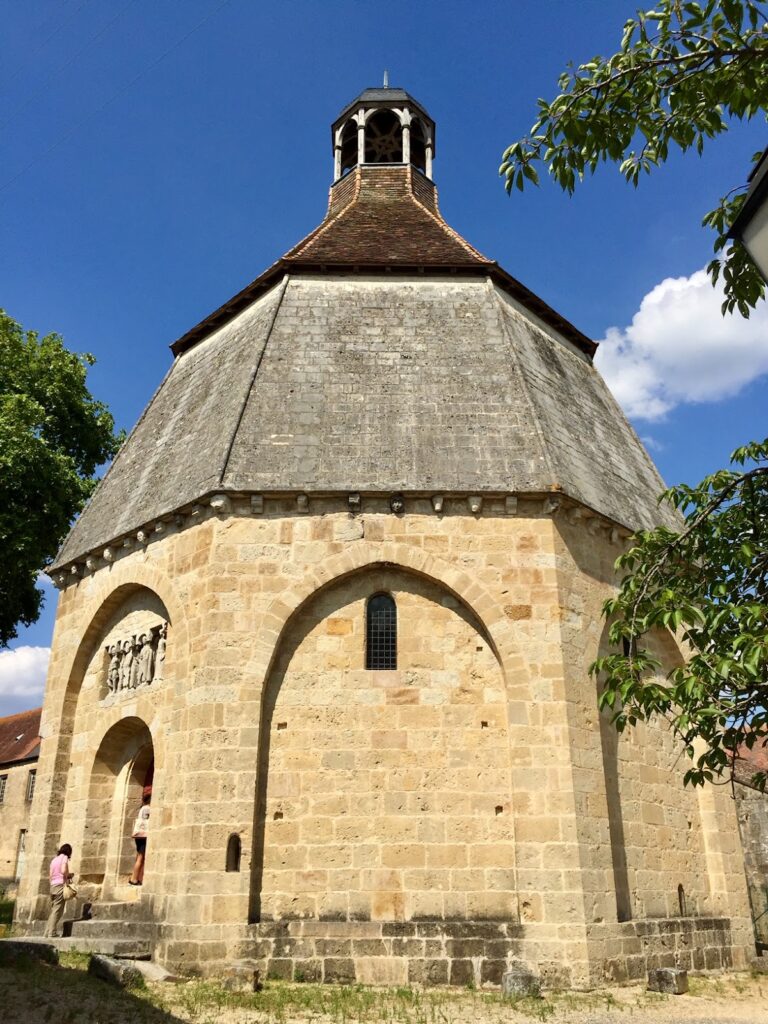 Octogone de Montmorillon: A Romanesque Cemetery Chapel in France