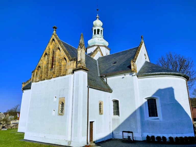 Mariä Himmelfahrt (Zbylutów): A Medieval Single-Pillar Church in Poland