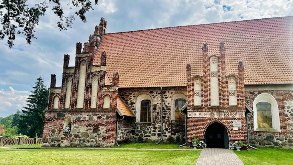 Saint Anne church in Mołtajny: A Brick Gothic Parish Church in Poland 2 Saint Anne church in Mołtajny