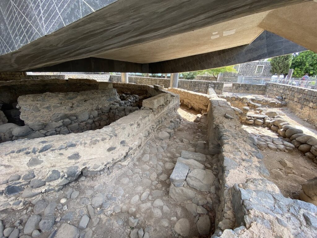 Capernaum Synagogue: An Ancient Jewish House of Worship in Israel 4 Capernaum synagogue