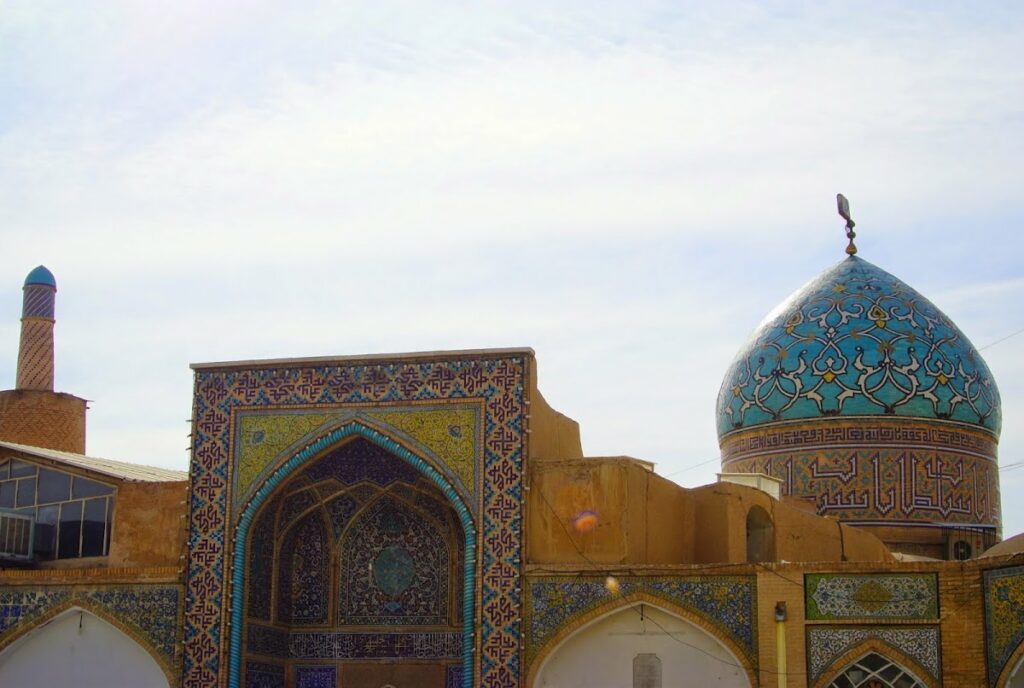 Imamzadeh Ismail: A Safavid Shrine and Mosque Complex in Isfahan 1 Imamzadeh Ismail