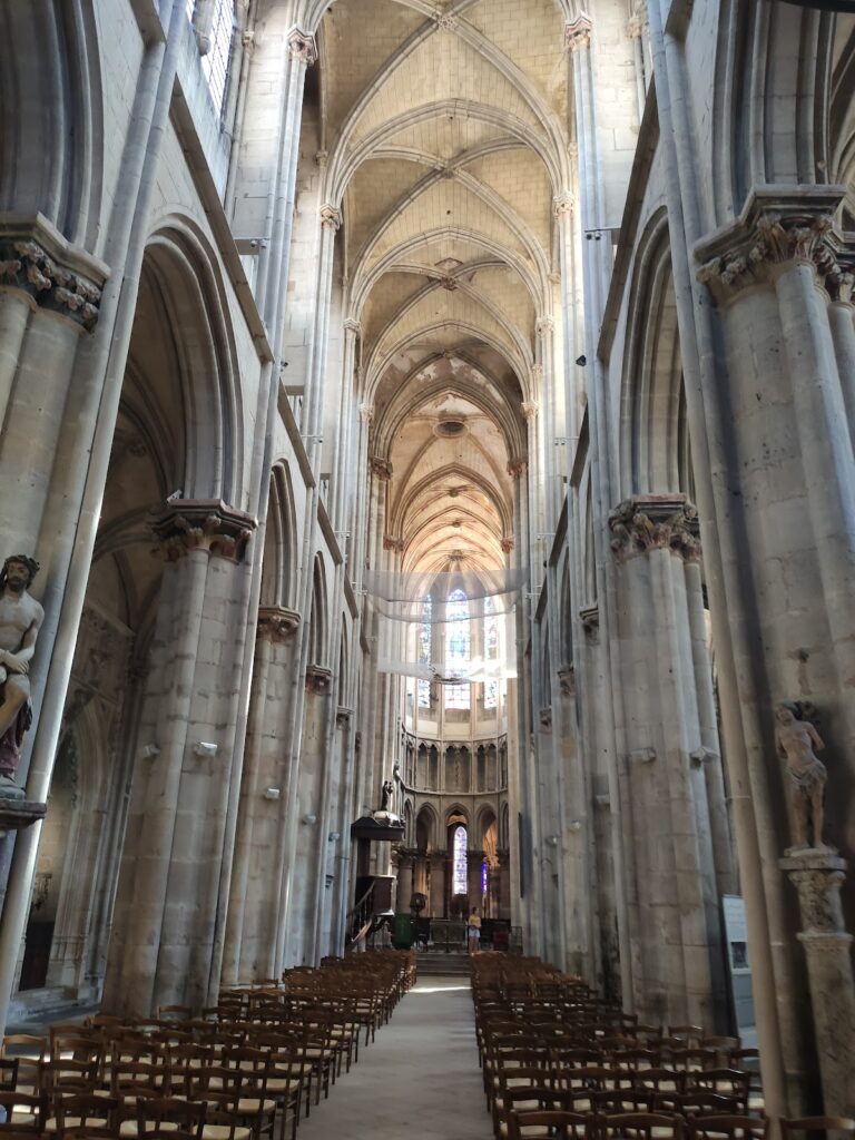 Our Lady Collegiate Church in Semur-en-Auxois: A Gothic Parish Church 2 Our Lady Colegiate church in Semur-en-Auxois