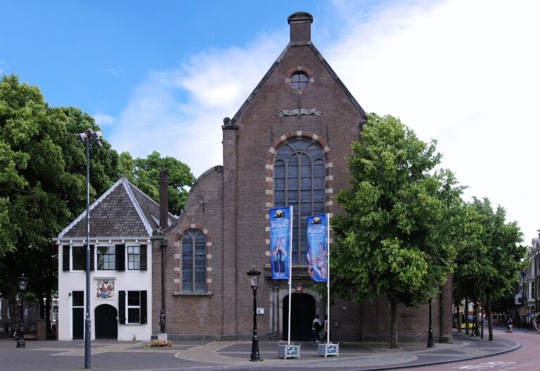 Janskerk: A Medieval Collegiate Church in Utrecht