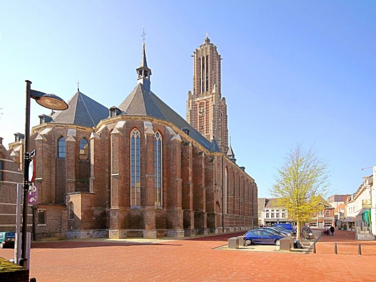 Sint-Martinuskerk: Weert’s Gothic Deanery Church in the Netherlands