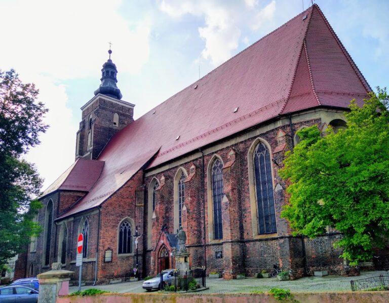 Saints Peter and Paul church in Namysłów: A Late Gothic Parish Church and Fortified Town Landmark