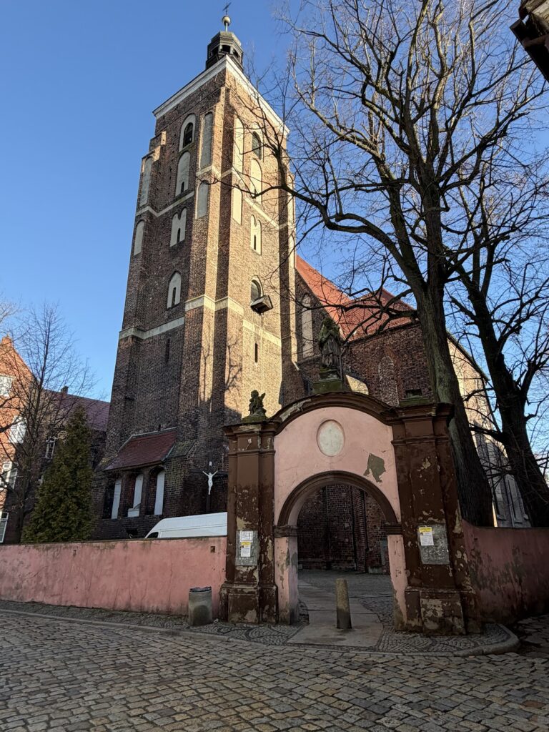 Saints Peter and Paul church in Namysłów: A Late Gothic Parish Church and Fortified Town Landmark 3 Saints Peter and Paul church in Namysłów