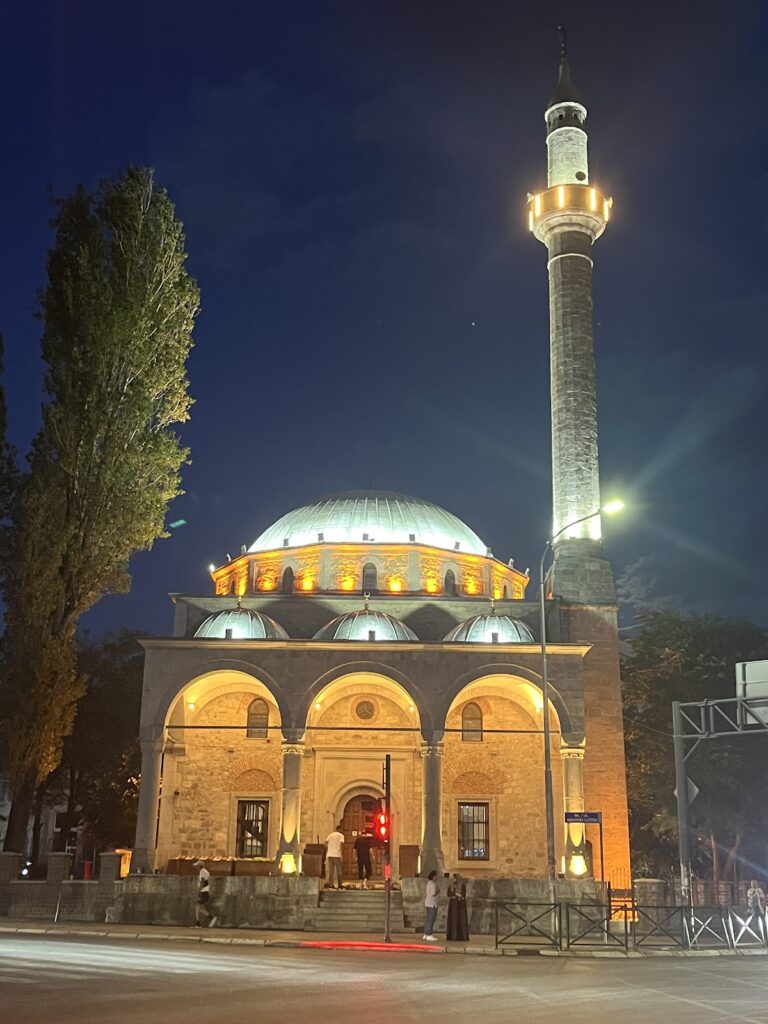 Bazaar Mosque in Pristina: An Early Ottoman Imperial Mosque in Kosovo 1 Bazaar Mosque in Pristina