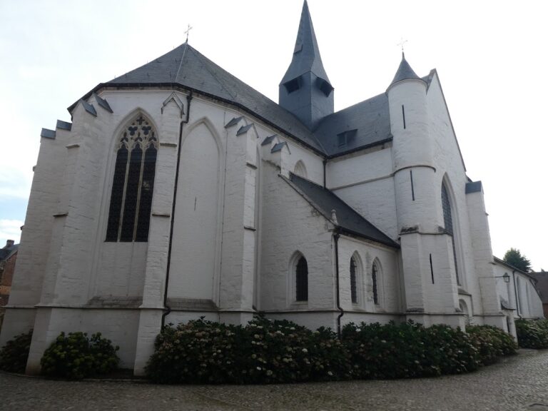 Sint-Catharinakerk: The Gothic Beguinage Church of Diest, Belgium