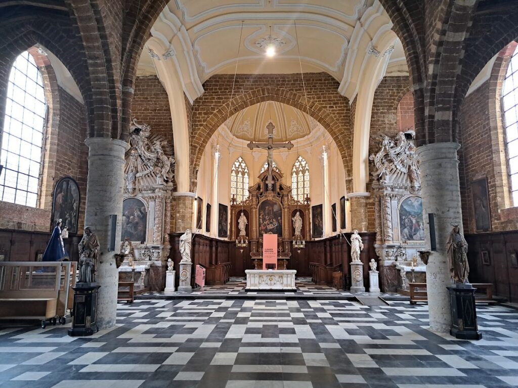 Sint-Catharinakerk: The Gothic Beguinage Church of Diest, Belgium 2 Sint-Catharinakerk