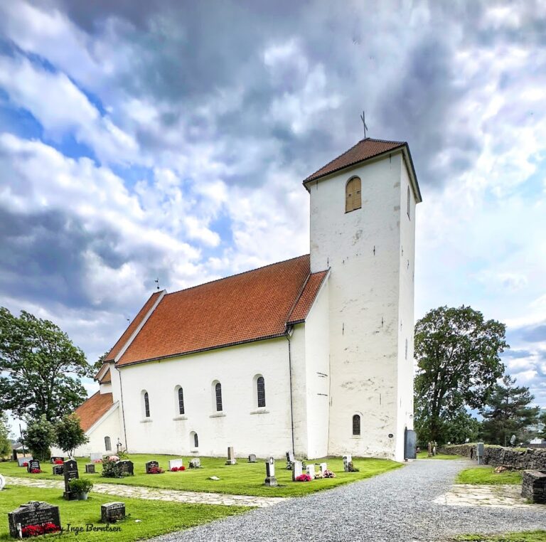 Hoff Church: A Medieval Stone Parish Church in Norway