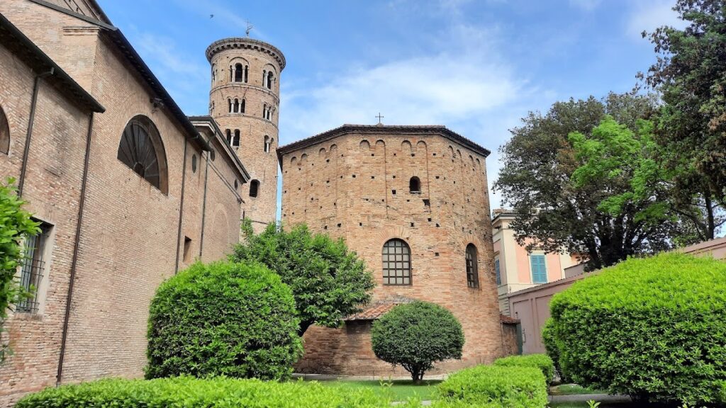 Archbishop's Chapel, Ravenna: An Early Christian Episcopal Oratory 3 Archbishop's Chapel, Ravenna